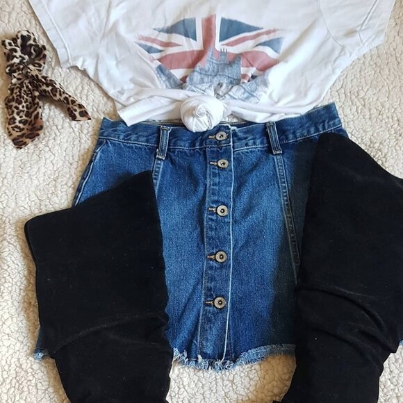 Cute denim skirt. - Picture 1 of 5